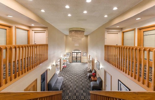Portage Hotel | Quality Inn & Suites