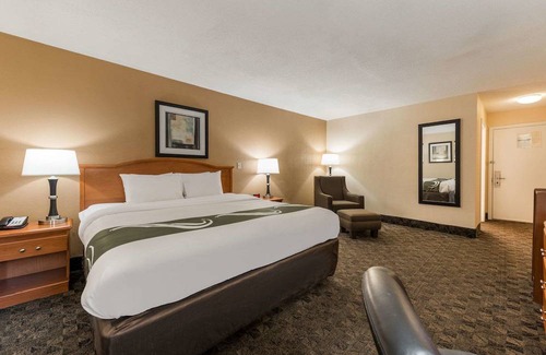 Portage Hotel | Quality Inn & Suites