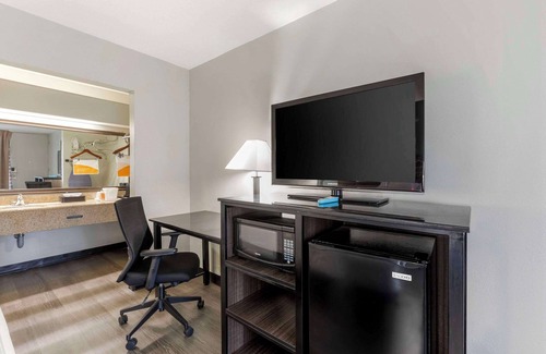 Santee Hotel | Quality Inn & Suites