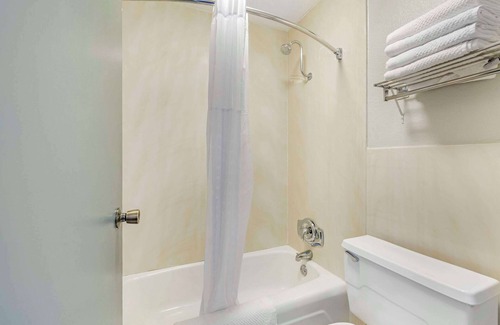 Santee Hotel | Quality Inn & Suites