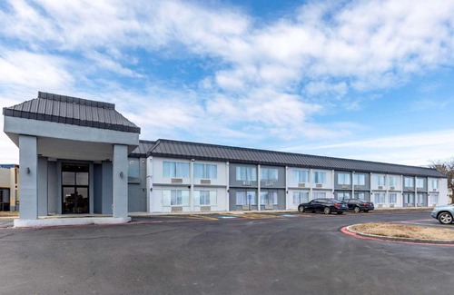 Sulphur Springs Hotel | Quality Inn & Suites Sulphur Springs