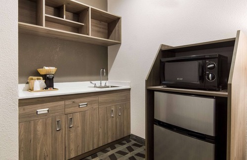 Bellmead Hotel | Quality Inn & Suites
