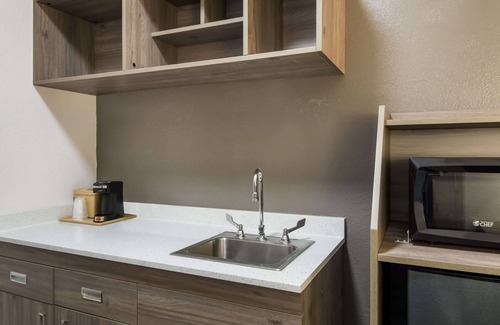 Bellmead Hotel | Quality Inn & Suites