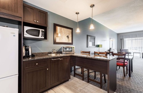 Victoriaville Hotel | Quality Inn & Suites Victoriaville