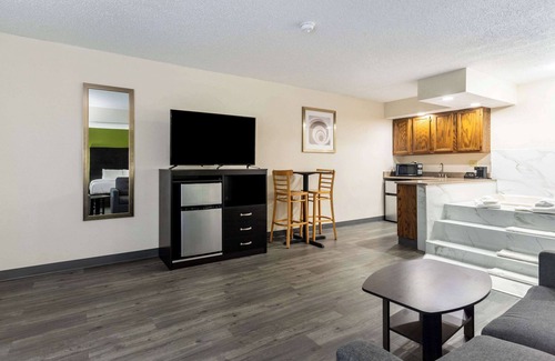 Vandalia Hotel | Quality Inn & Suites Vandalia near I-70 and Hwy 51
