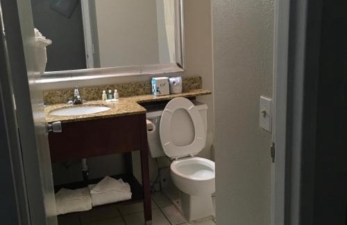 Fairview Shores Hotel | Quality Inn & Suites Winter Park Village Area