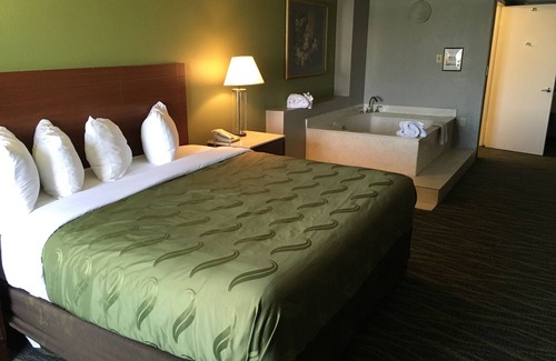 Fairview Shores Hotel | Quality Inn & Suites Winter Park Village Area