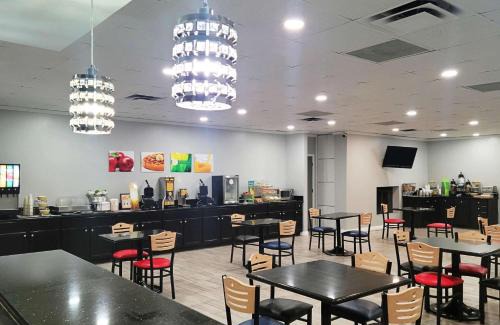 Terre Haute Hotel | Quality Inn Terre Haute University Area