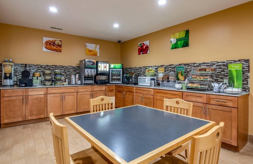 Tully Hotel | Quality Inn Tully I-81