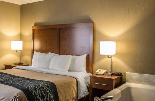 Akron Hotel | Quality Inn