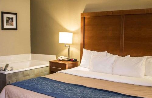 Akron Hotel | Quality Inn