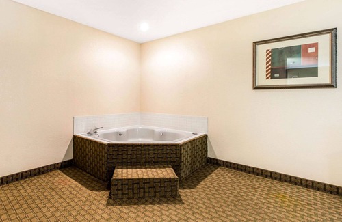 Batesville Hotel | Quality Inn