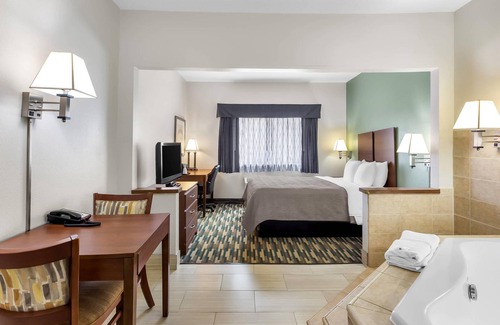 Beloit Hotel | Quality Inn