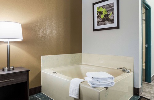 Clare Hotel | Quality Inn