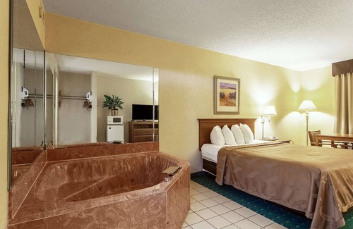 Flowery Branch Hotel | Quality Inn