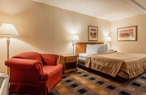 Flowery Branch Hotel | Quality Inn