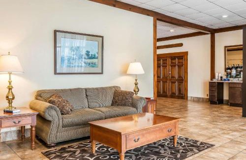 Gallipolis Ferry Hotel | Quality Inn