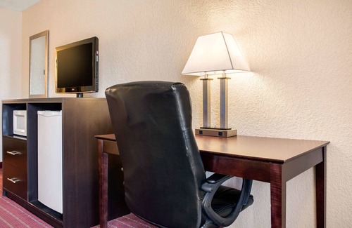Huntingburg Hotel | Quality Inn