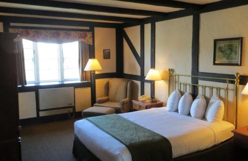 Saanichton Hotel | Quality Inn Waddling Dog