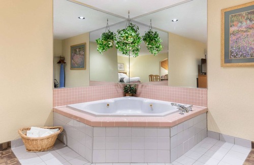 Jeffersonville Hotel | Quality Inn Washington Court House