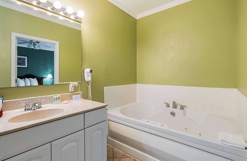 Weston Hotel | Quality Inn Weston