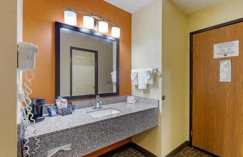 Wooster Hotel | Quality Inn Wooster