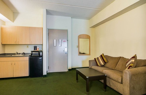 Forest Park Hotel | Quality Suites Atlanta Airport East