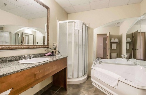 Drummondville Hotel | Quality Suites Drummondville