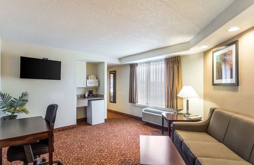 Milwaukee Hotel | Quality Suites Milwaukee Airport