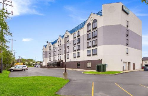 Milwaukee Hotel | Quality Suites Milwaukee Airport