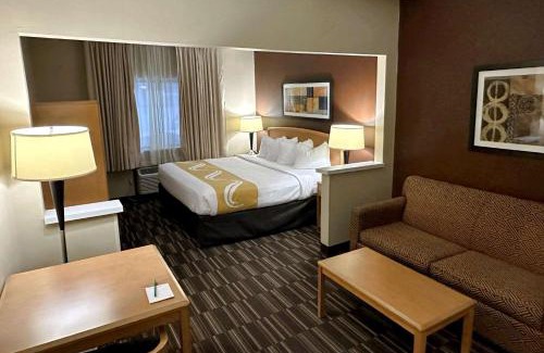 Fargo Hotel | Quality Suites Near West Acres