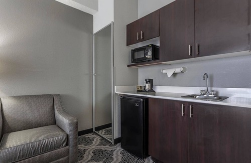 Pineville Hotel | Quality Suites Pineville - Charlotte