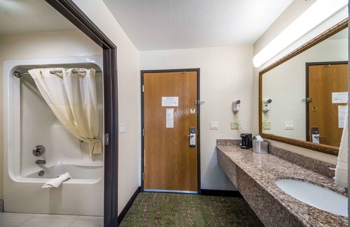 San Antonio Hotel | Quality Suites San Antonio Brooks City Base