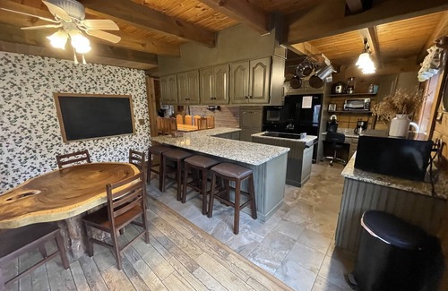 Mount Hope Cabin | Quality Time Together! Log Cabin Sleeps 28 Kids Love It!