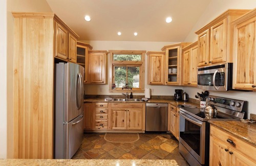 Blue River House | Quandary Mountain Retreat: Hot Tub, 4 Bedrooms, Pool Table, Gas Grill