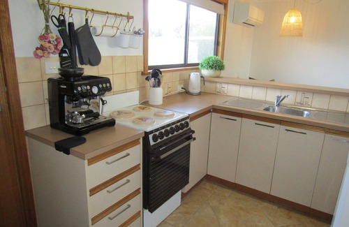 Moorowie House | Quandong Beach Shack - short walk to the beach! Off peak special! Free Wifi