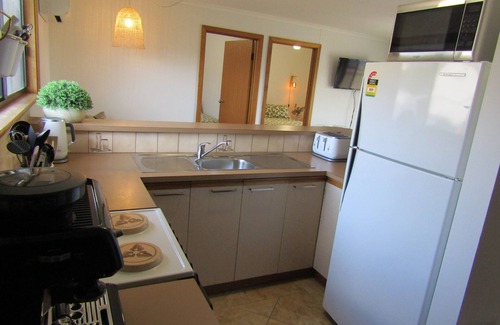 Moorowie House | Quandong Beach Shack - short walk to the beach! Off peak special! Free Wifi