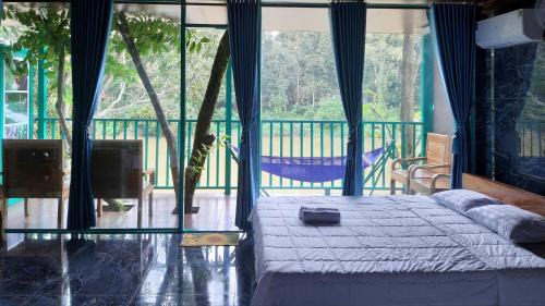 Kroun Hotel | Quang Minh Riverview Resort