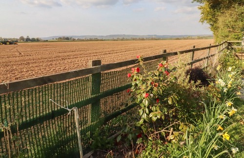 Oake Cottage | QUANTOCK VIEW, family friendly, with hot tub in Milverton