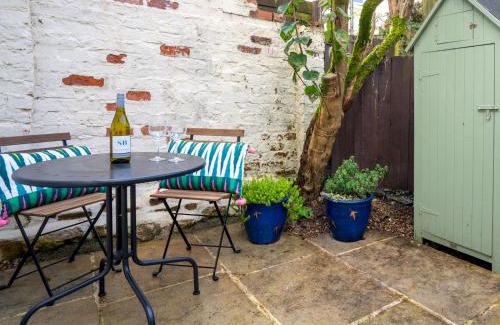 Stratton House | Quarry Cottage Courtyard Garden Pass the Keys