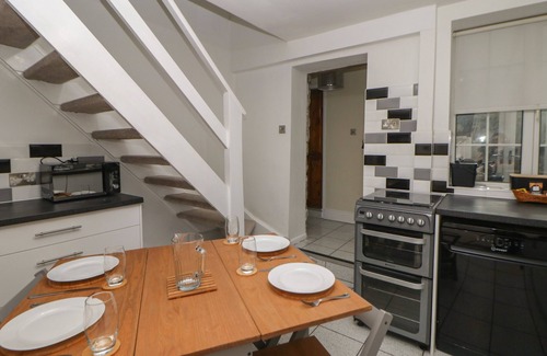 Buxton Cottage | QUARRY COTTAGE, pet friendly, with a garden in Buxton