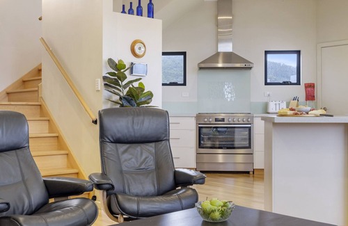 Dover House | Quarry Hill Lookout . scenic views, luxurious amenities, relaxing atmosphere