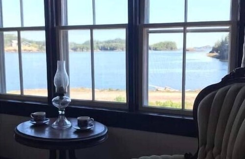 Newfoundland House | Quarry House- Outport Serenity at its Best!