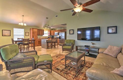 Isla Del Sol House | quarter Mi to Beach Canal-View Home in Galveston!