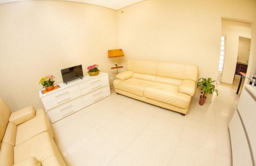 Liberdade House | Quarto 16 Liberdade by OBA