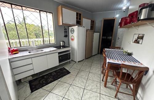 Centro Bed & Breakfast | Quarto 6 no Centro de Itajaí, Ar+SmartTv