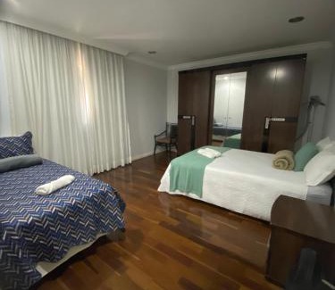 Cidade Dutra House | Quarto amplo e confortável
