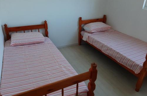 Pilarzinho House | Quarto com cama de casal ao lado da Ópera de Arame