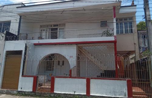 Nazareth House | Quarto com vista pra Piscina