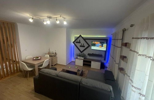 Palhais Apartment | Quarto com wc no Montijo